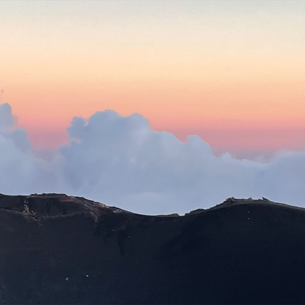 Way Up Trail - le cratère à l`aube ou au crépuscule